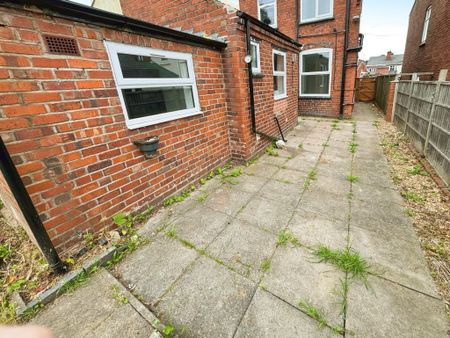 House share to rent - Photo 2