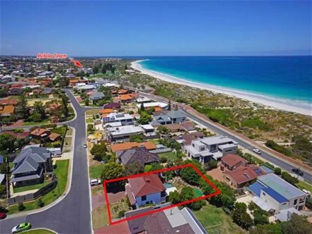 “Charming Beachside Family Home with swimming pool” - Photo 2