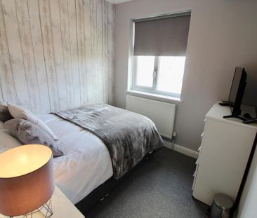 1 bedroom in a house share to rent - Photo 2