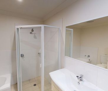 LIGHT & BRIGHT! - Photo 2