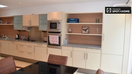 Spacious 3-bedroom apartment for rent in Merrion Square - Photo 4