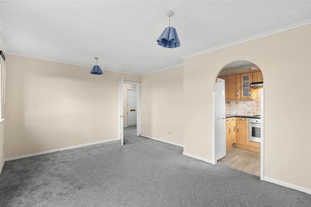 Poets Chase, Aylesbury - Photo 1