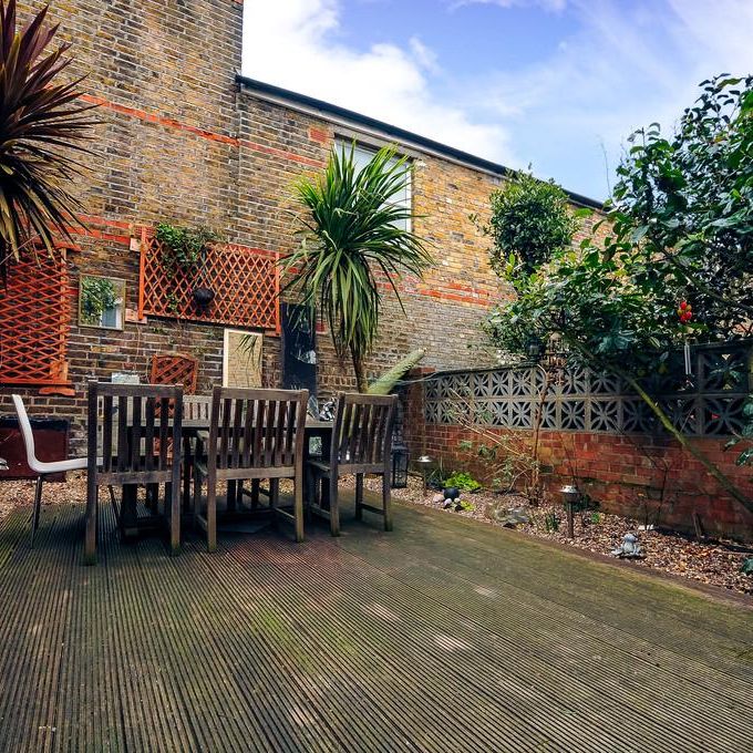 2 bedroom ground floor flat to rent - Photo 1