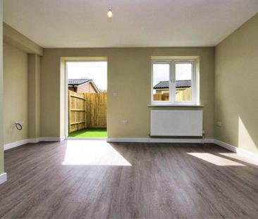 2 bedroom semi-detached house to rent - Photo 3