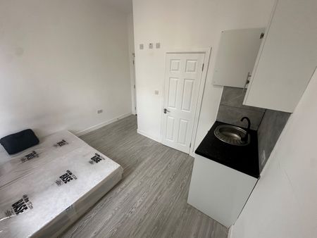 Room in a Shared Flat, Staplehurst Road, SE13 - Photo 3