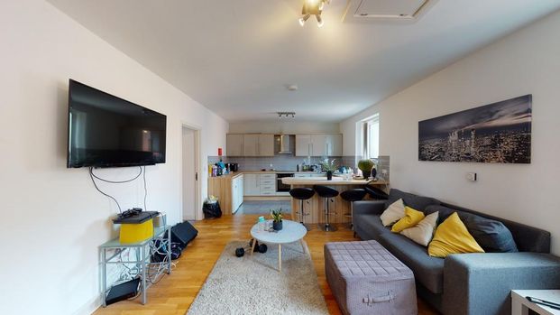 3 bedroom ground floor flat to rent - Photo 1