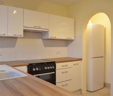 3 bedroom end of terrace house to rent - Photo 1