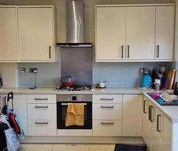 4 bedroom semi-detached house to rent - Photo 6