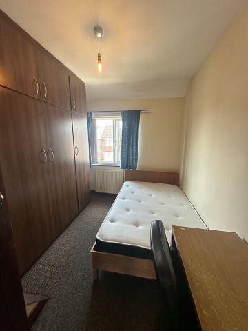 4 Bed Semi-Detached House, Bonnington Road, LE2 - Photo 5