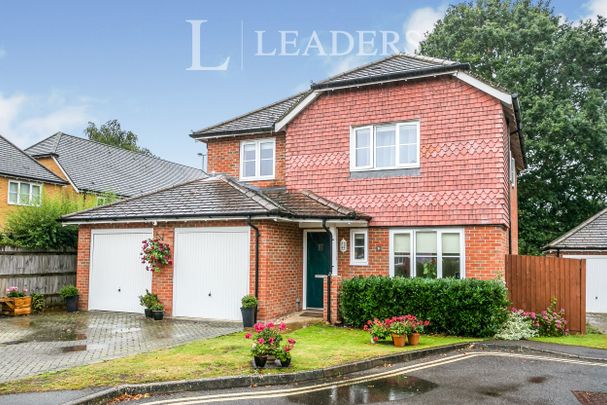 4 bedroom detached to rent The Hornets - Photo 1