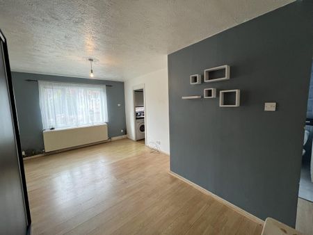 2 bedroom ground floor flat to rent - Photo 2