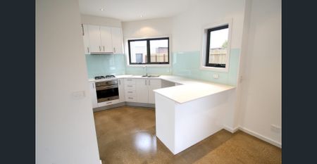 Elegant double storey living! - Photo 4