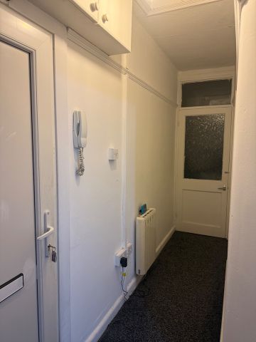 2 Bed Flat, Coventry, CV3 - Photo 4