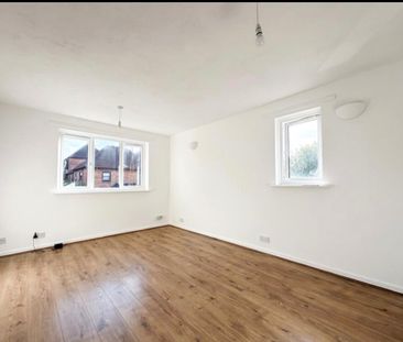 1 Bed Flat, Evelyn Denington Road, E6 - Photo 5