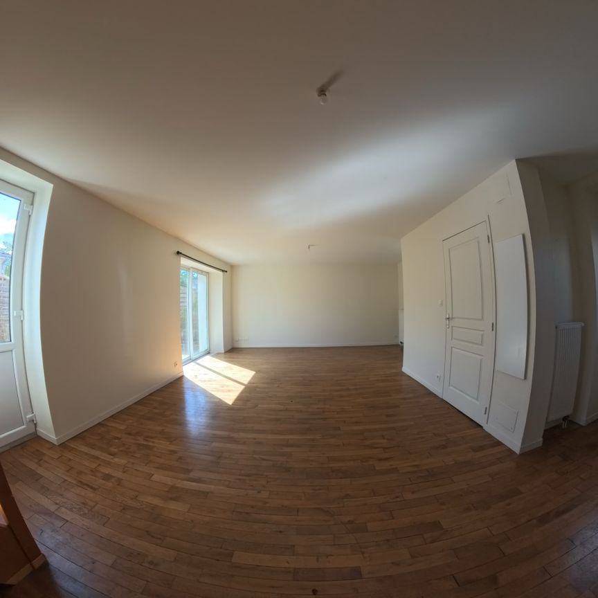 Location Maison 5 pièces 113m² ST GEORGES LES BAILLARGEAUX 86130 - Photo 1
