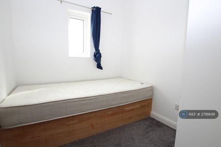 2 bedroom semi-detached house to rent - Photo 2