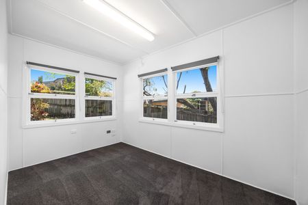 Charming fully renovated home is ready for its next tenants to enjoy! - Photo 3