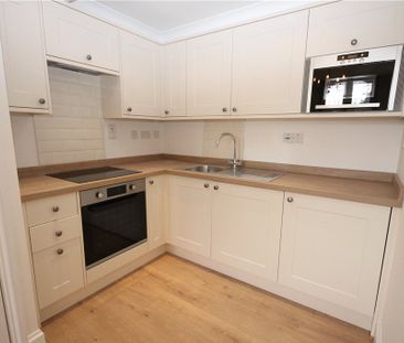 Ferry Lane, Wraysbury, Staines-upon-Thames, Berkshire, TW19 6HG - Photo 4