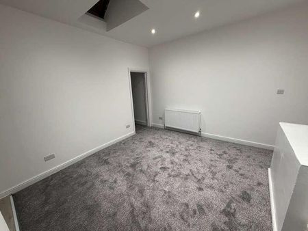 South Norwood Hill, London, SE25 - Photo 5