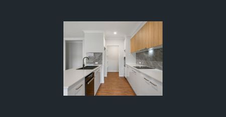 Huge Family Home With Designer Fixtures ! - Photo 2