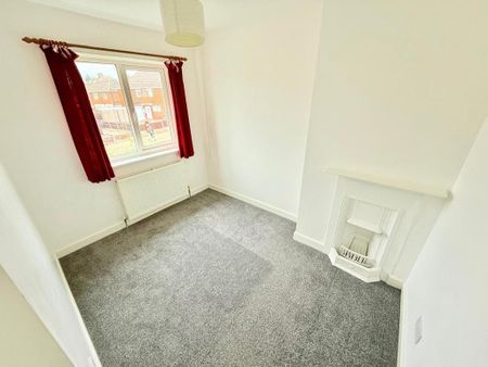 3 bedroom semi-detached house to rent - Photo 4