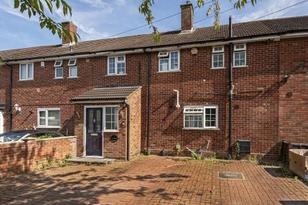 3 bedroom semi-detached house to rent - Photo 3