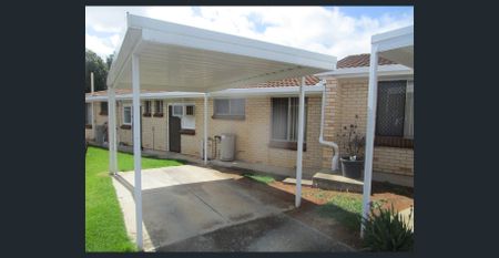 CLEAN & TIDY 2 BR UNIT IN QUIET SINGLE-STORY GROUP, SO CLOSE TO EVERYTHING! - Photo 5