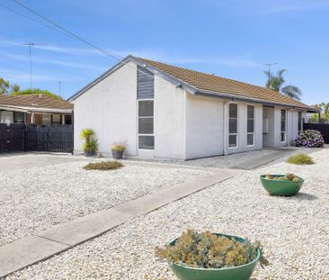 Light Bright, Manicured Garden - Three Bedroom Home - Photo 6