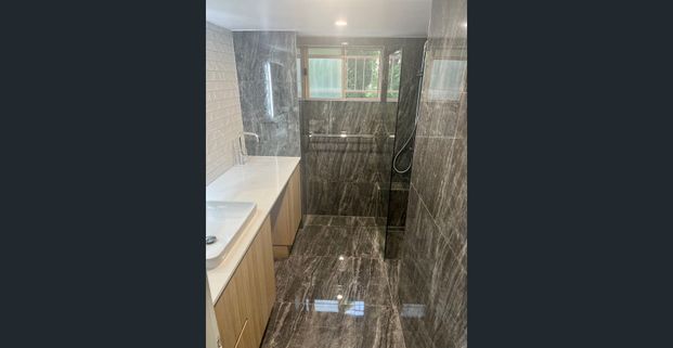 Holland Park West - Central Location - Photo 1