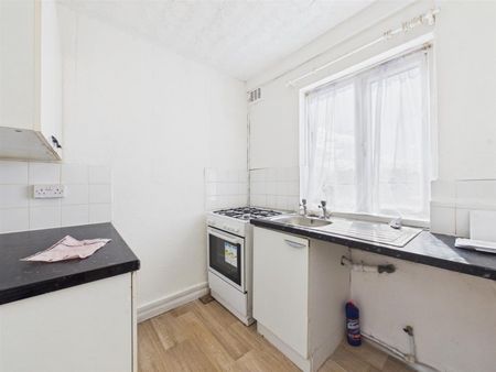 3 BED Apartment To rent - Photo 5