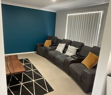 FAMILY FOUR BEDROOM IN OXLEY VALE - Photo 3