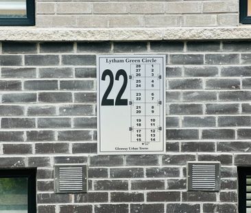 For Lease - 22 Lytham Green Circle Unit# 14, Newmarket, Ontario - Photo 2