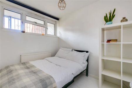 3 bedroom maisonette in Islington - Photo 3