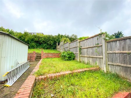 4 bedroom semi-detached house to rent - Photo 3