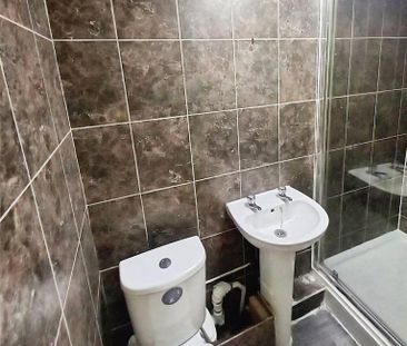 1 bedroom in a house share to rent - Photo 4