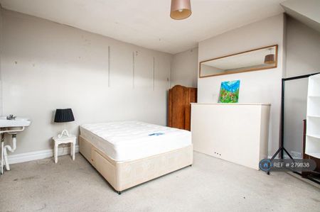 6 bedroom detached house to rent - Photo 4