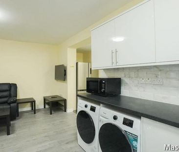 6 bedroom semi-detached house to rent - Photo 5