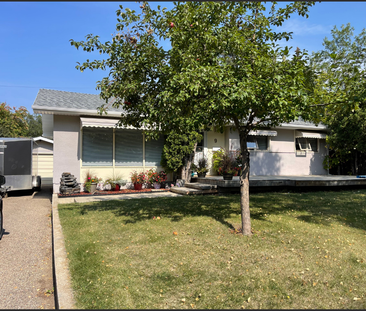 Lovely 3 Bedroom Full Bungalow in Greystone Heights - Photo 6