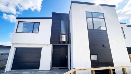 Stylish 4 Bedroom with Study Home in Prime Hillsborough Location - Photo 5