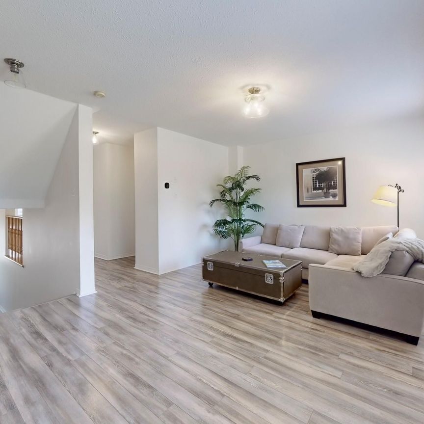 For Lease - 16 Stiles Avenue, Aurora, Ontario - Photo 1