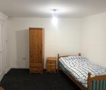 Studio to rent - Photo 6