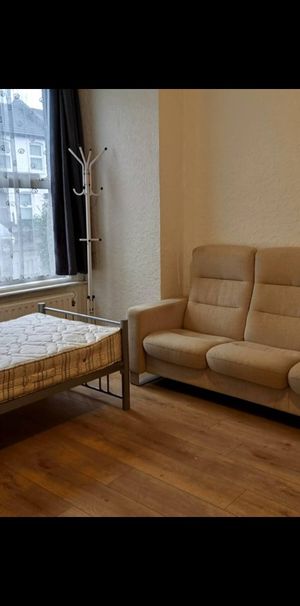 Room in a Shared House, Tintern Road, N22 - Photo 1