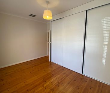 Sunlit, spacious, detached homette-style unit with private rear cou... - Photo 4