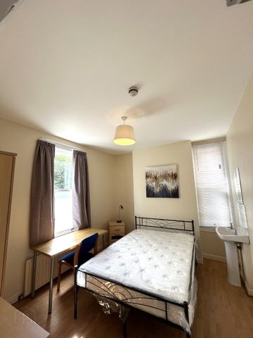 29 Malone Place, BT125FD, Belfast - Photo 4