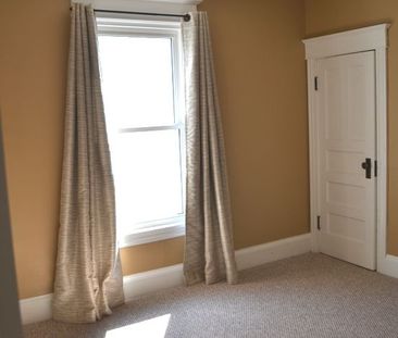 For Lease - 102 Belmont Avenue, Hamilton, Ontario - Photo 6