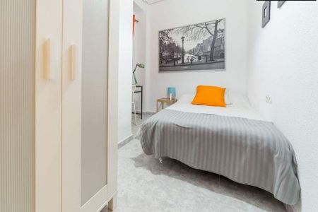 Carrer de Sagunt, Valencia, Valencian Community 46009 - Photo 4