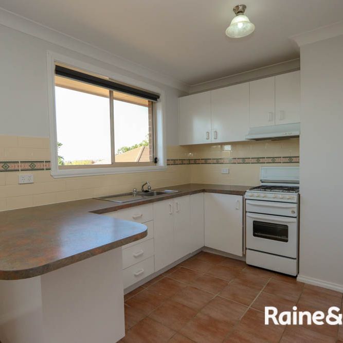 Delightful Dees - Close to Private Hospital & McKillop College - Available 5.12.2025 - Photo 1