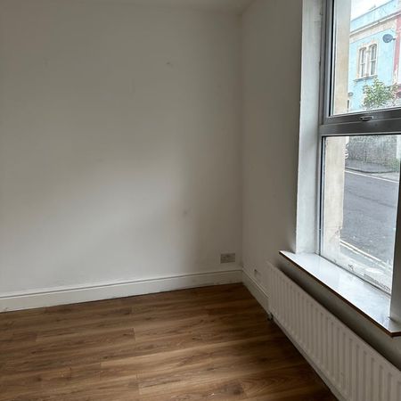 2 Bed Flat, Grosvenor Road, BS2 - Photo 4