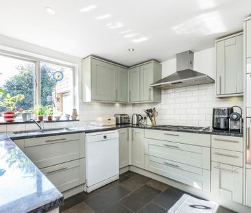 5 bedroom end of terrace house to rent - Photo 4