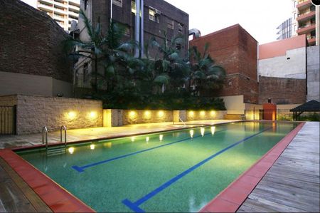 One bedroom apartment – New Paint, New Carpet & A/C - Photo 3